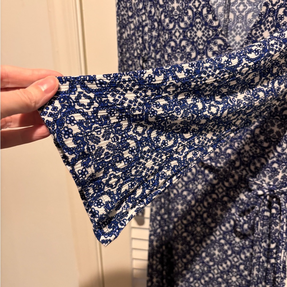 Stretchy Blue & White Printed Women's Dress with bell sleeves & tie - Picture 2 of 8
